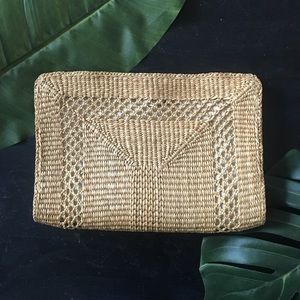 VINTAGE STRAW CLUTCH